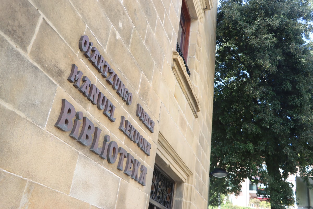 Udako ordutegia du gaurtik Manuel Lekuona bibliotekak