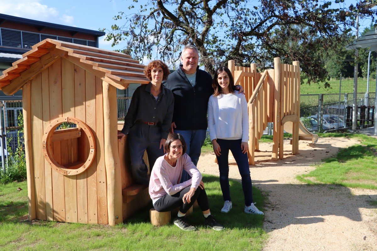 Elizalde Eskolako Haur Hezkuntzako kanpo eremua biziberritu dute Udalaren laguntzaz